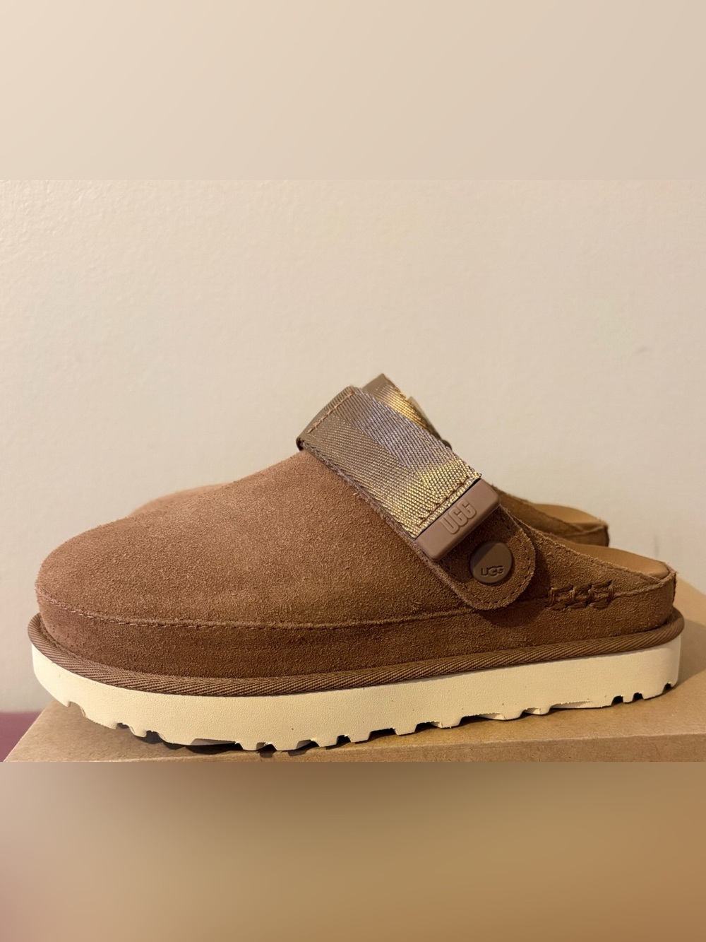 UGG GOLDENSTAR CLOGS - Picture 2 of 4